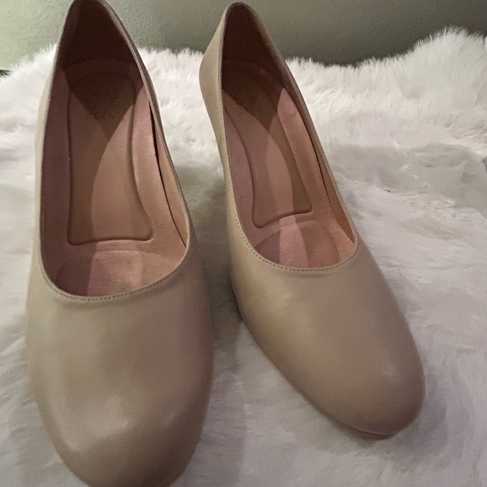 Naturalizer Elegant Beige Women's Pumps Size 9.5W